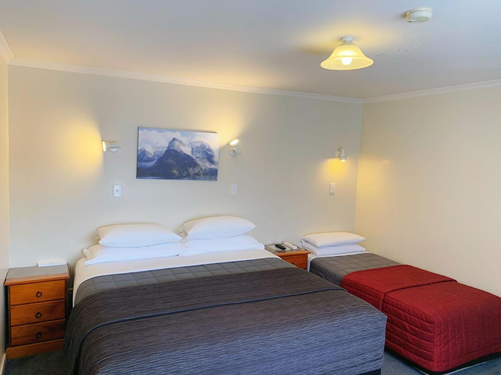 Amber Court Motel Те-Анау Екстер'єр фото