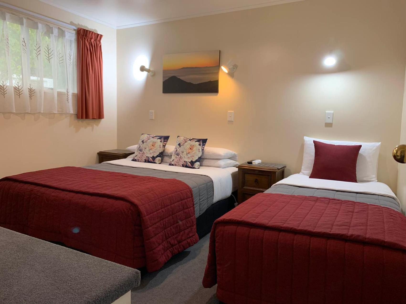 Amber Court Motel Те-Анау Екстер'єр фото