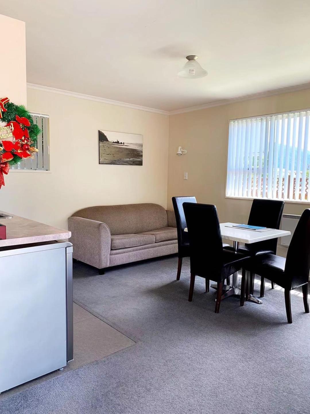 Amber Court Motel Те-Анау Екстер'єр фото