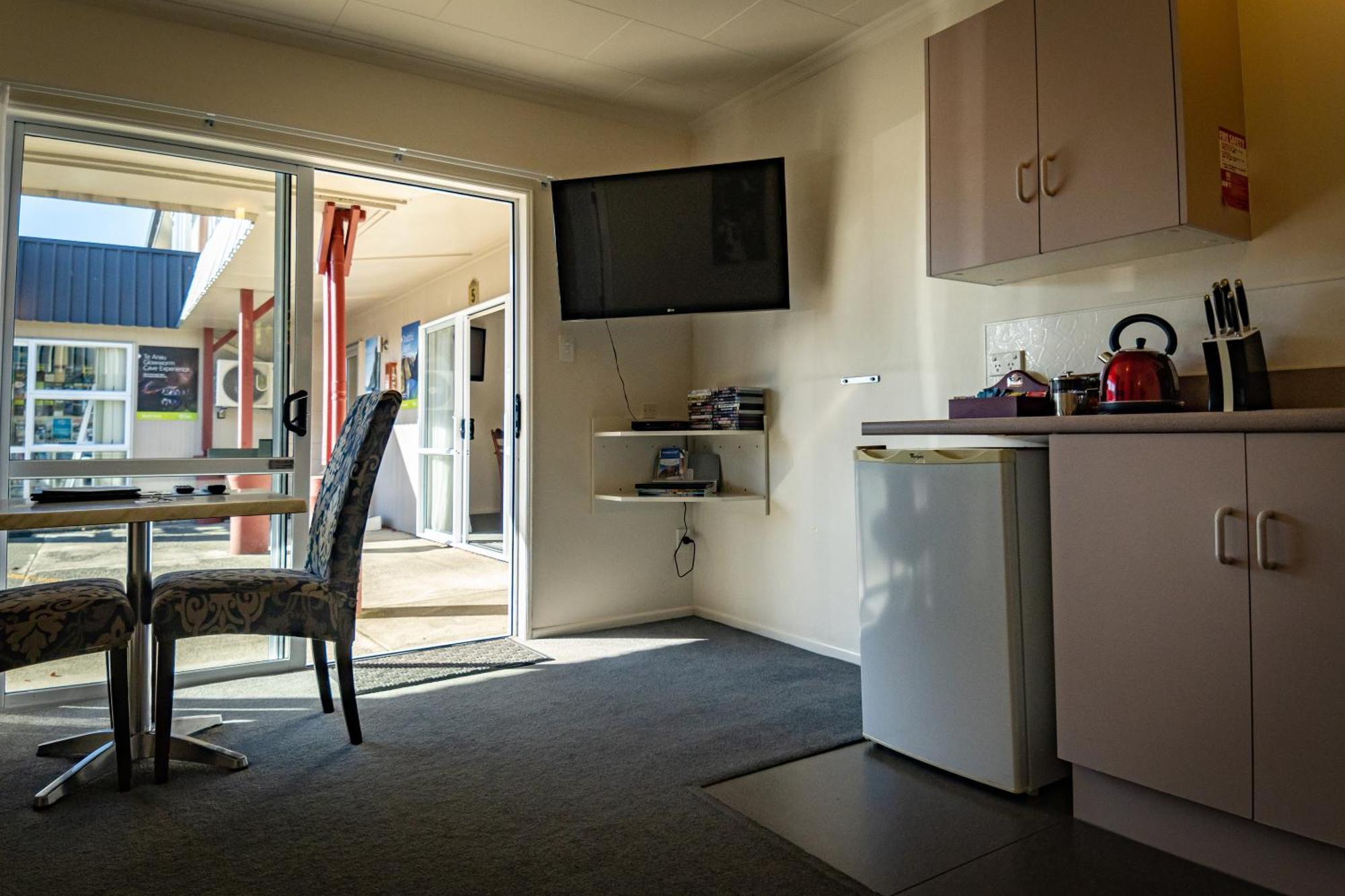 Amber Court Motel Те-Анау Екстер'єр фото