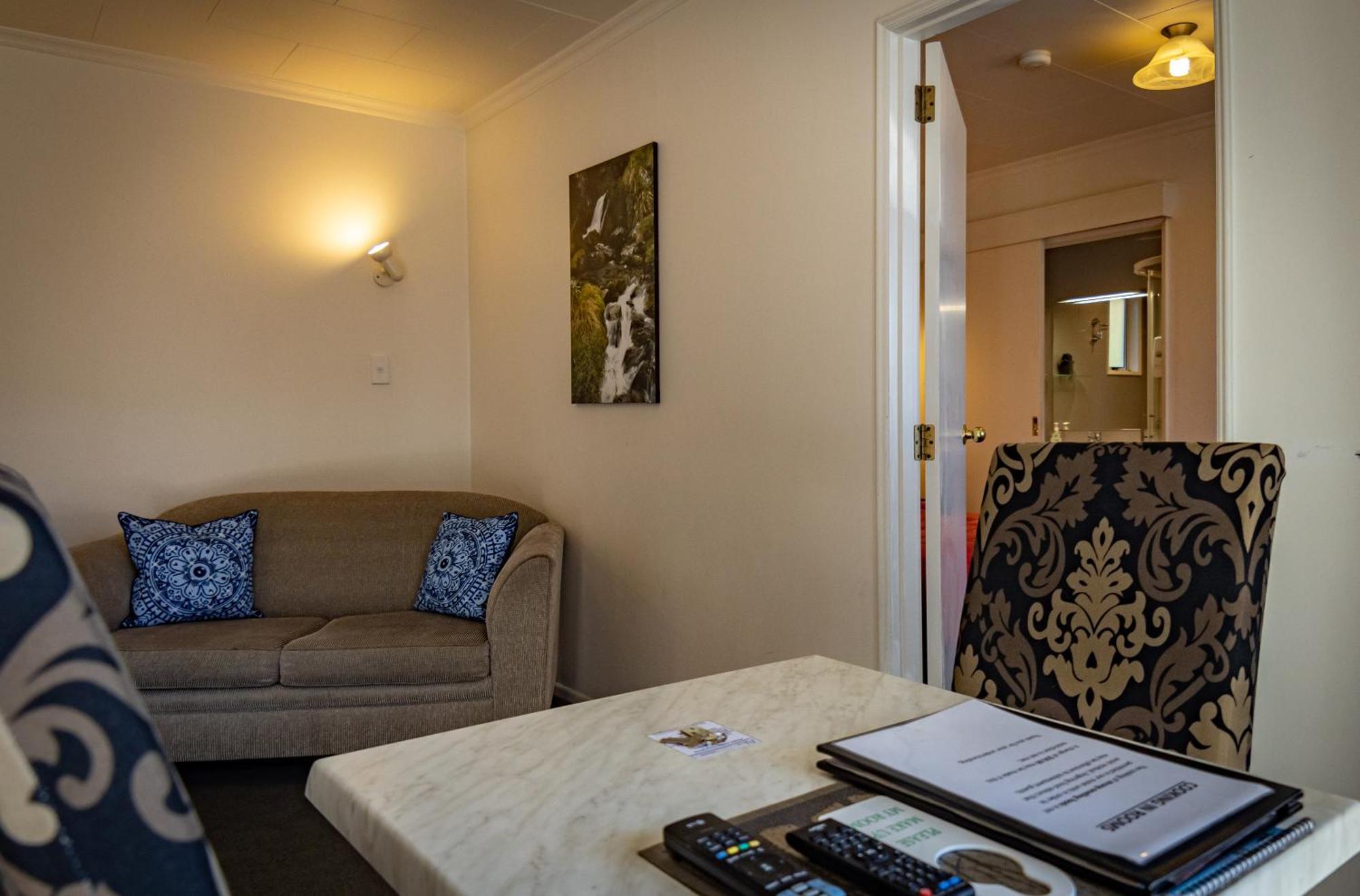 Amber Court Motel Те-Анау Екстер'єр фото